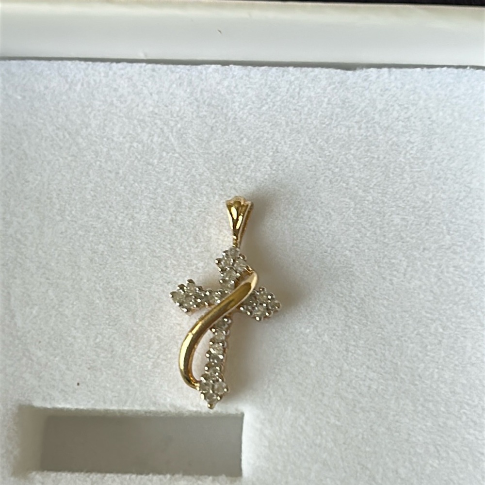 Diamond cross